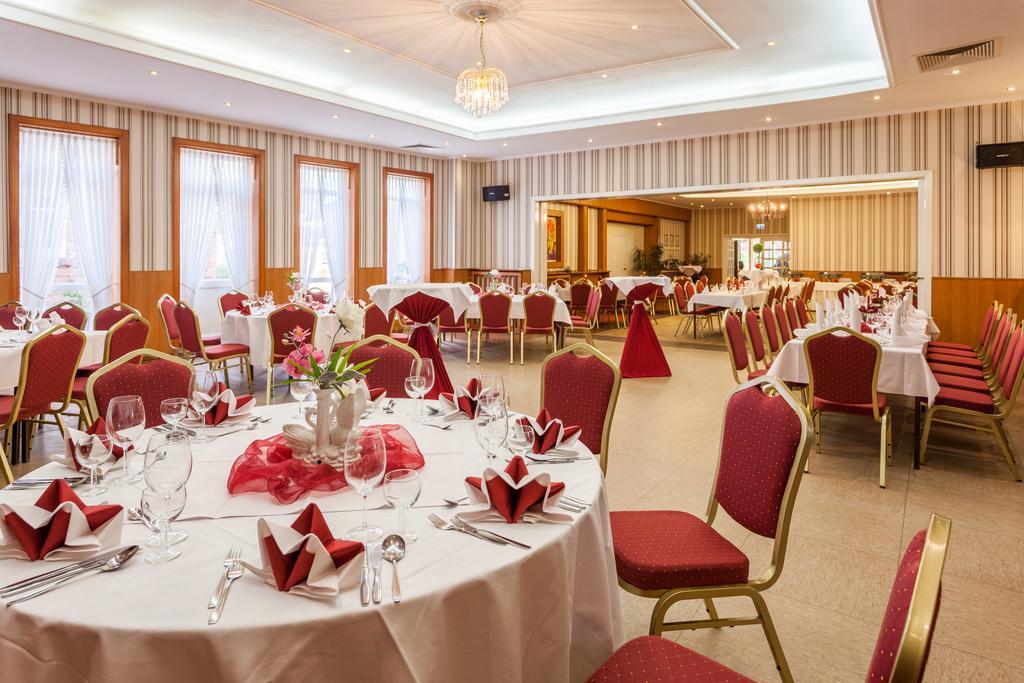 Landhotel Zur Linde フェルデン エクステリア 写真