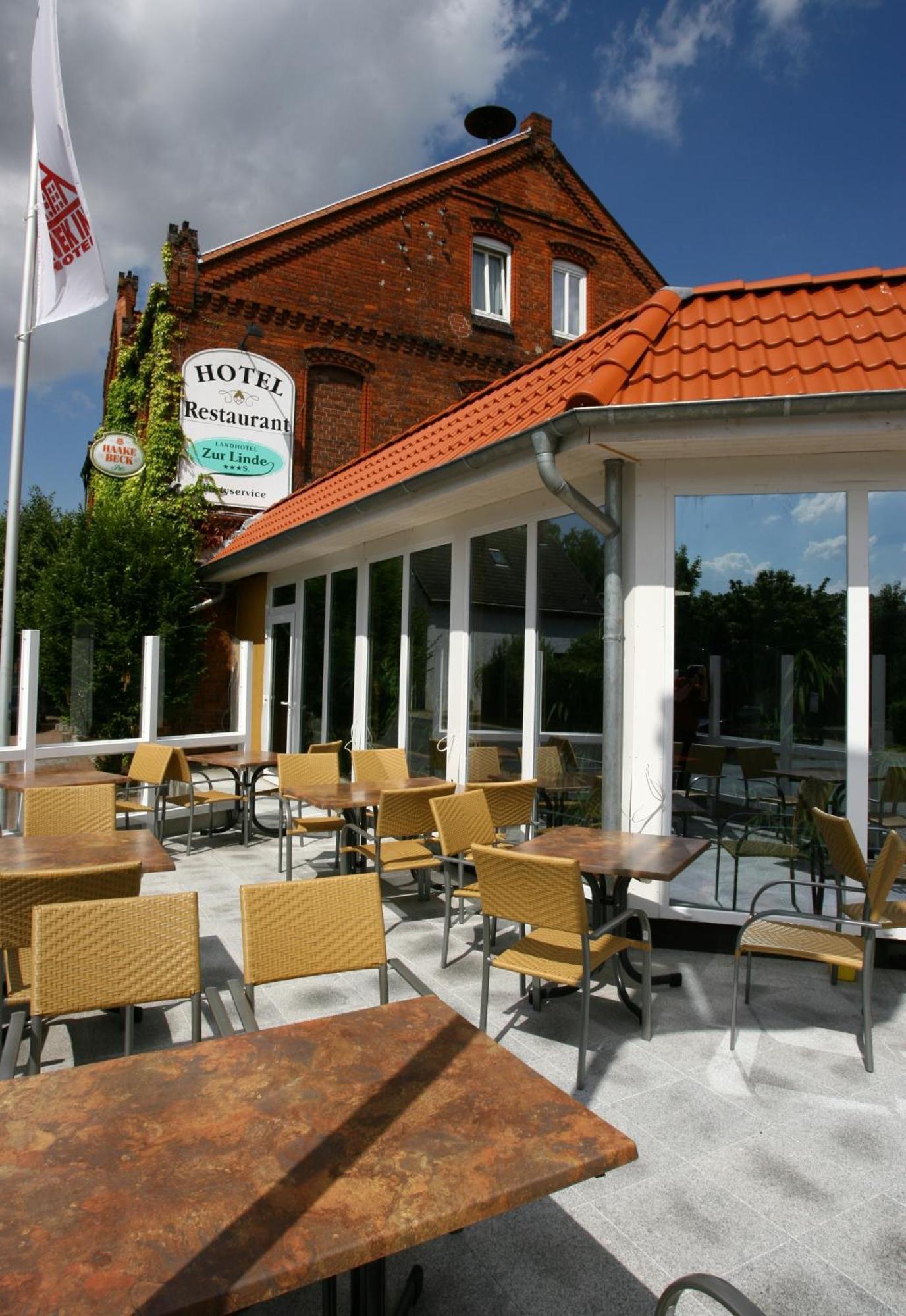 Landhotel Zur Linde フェルデン エクステリア 写真
